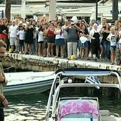 Πανδαιμόνιο για τον Ντάνο στη Σκιάθο- Δείτε την υποδοχή με τιμές ήρωα