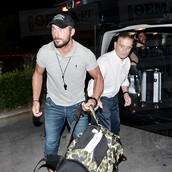 Γύρισαν όλοι από το SURVIVOR και έγινε χαμός στο αεροδρόμιο για Ντάνο, Μισθοφόρο, Μάριο και Βασάλο