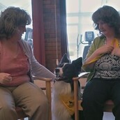 «Τον αγαπώ, είναι ο καλύτερός μου φίλος»: Ο Έρικ είναι σκύλος θεραπείας και αλλάζει τις ζωές των ανθρώπων που τον χρειάζονται