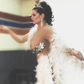 Λογοκρισία στο κοστούμι της Μαρίας Κορινθίου- Το στήθος κρύφτηκε τελικά