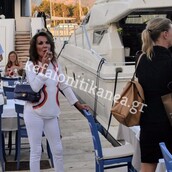 Η Γιάννα Αγγελοπούλου πήρε τα πούρα της, κάτι πανάκριβες τσάντες, την 65μετρη θαλαμηγό της και την έκανε για Κεφαλονιά