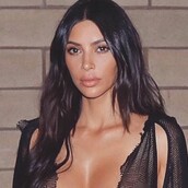 Η Κιμ Καρντάσιαν θόλωσε τις θηλές της στο Instagram επειδή τη μάλωσε μια θεία της