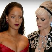 Η Cara Delevingne είχε μια πολύ καλή εξήγηση για τη viral φωτογραφία που τη δείχνει να κοιτάζει το στήθος της Rihanna