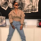 Τι συμβαίνει με το σώμα της Rihanna; - Η τραγουδίστρια εξηγεί πώς είναι ο «σωματότυπος με διακυμάνσεις»