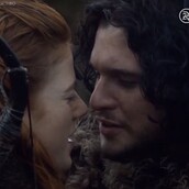 Λογικά, αυτό είναι το πιο αμήχανο βίντεο του πραγματικού love story του "Τζον Σνόου" με την "Άγρια" του, αλλά δεν πειράζει, είναι ερωτευμένοι!