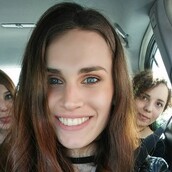 Η ιστορία της 23χρονης Κωνσταντίνας Λία που είναι transgender μοντέλο και έκανε για πρώτη φορά πασαρέλα στη Μύκονο