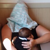 Η απίθανη αντίδραση μιας γυναίκας που θήλαζε δημοσίως και της ζητήθηκε να σκεπαστεί επειδή την κοίταζε επίμονα ένας άντρας