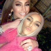 Η Τζένιφερ Λόπεζ κάλεσε όλες τις Καρντάσιαν και την Τζόαν Κόλινς σε μεξικάνικο γεύμα στη Νέα Υόρκη