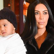 Έξαλλη η Καρντάσιαν για τις κατηγορίες πως παράτησε τον γιο της με πνευμονία για να πάει σε πάρτι