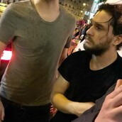 Ο Κιτ Χάρινγκτον (ξανά) μεθυσμένος στους δρόμους του Παρισιού