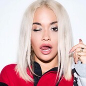 H Rita Ora με το πιο τολμηρό φόρεμα της χρονιάς