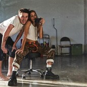 Ο Μπρούκλιν Μπέκαμ με τη Χάνα Κρος είναι φουλ ερωτευμένοι και η Βικτόρια βρήκε τρόπο να το «εκμεταλλευτεί»