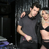 H Lady Gaga εμφανίστηκε με εσώρουχα στο πάρτι μετά τα Γκράμι