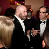 Ο unapologetic φαλακρός Τραβόλτα στην πρώτη του δημόσια εμφάνιση χωρίς μαλλιά