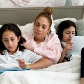 Η καραντίνα των διασήμων - Ελλήνων και ξένων: από την Τζένιφερ Λόπεζ στη Ναυπλιώτου