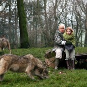 Μίσα Ντεφονσέκα: Η αληθινή ιστορία της γυναίκας που «έζησε με τους λύκους» και εξαπάτησε τους πάντες