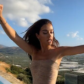 Η Ελένη Φουρέιρα χορεύει τη νεράιδα και το παλικάρι