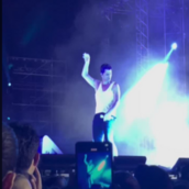 Ο Σάκης Ρουβάς χόρεψε ξέφρενα σε συναυλία και έγινε viral