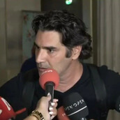 Σοκαρισμένος ο Χριστόφορος Παπακαλιάτης όταν μαθαίνει για τον θάνατο του Καζάκου