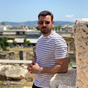 Νίκος Πολυδερόπουλος