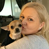 Γυναίκα νοσηλεύτηκε αφού ο σκύλος της αφόδευσε στο πρόσωπό της ενώ κοιμόταν