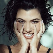 Η Κόρτνεϊ Καρντάσιαν αποκαλύπτει τα κιλά της- «Πολλοί υποθέτουν ότι είμαι έγκυος»