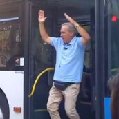 Ρόδος: Οδηγός λεωφορείου άφησε το τιμόνι και ξεκίνησε να χορεύει