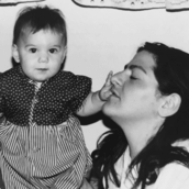 «Αυτό σημαίνει μαμά»- Η τρυφερή ανάρτηση της Δανάης Μπάρκα για τα γενέθλια της Βίκυς Σταυροπούλου