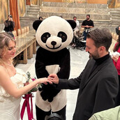 «Ο καλύτερος κουμπάρος έβερ»: Ο Κώστας Μπακογιάννης πάντρεψε ζευγάρι με κουμπάρο ένα «πάντα»