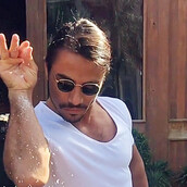 «Salt Bae»: Πλήρωσαν πάνω από 150.000€ για τα πιάτα του –Πόσταρε την απόδειξη στο Instagram