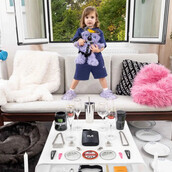 «Νόμιζα ότι τρολάρουν, αλλά όχι»: Αντιδράσεις με φωτογραφίες του Balenciaga με παιδιά και λούτρινα με BDSM αμφιέση