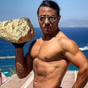 Salt Bae: Απαντά με μια «χρυσή» μπριζόλα στην κριτική για τον λογαριασμό των 161.000 ευρώ