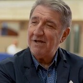 «Από μικρός είχε μια κλίση στο καλλιτεχνικό κομμάτι»- Ο πατέρας του Παπακαλιάτη μιλάει για τον «άγνωστο» Χριστόφορο