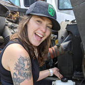 Η Άλις βγάζει 15.000$ τον μήνα ως καλλιτέχνης voiceover και ζει σε σχολικό λεωφορείο –«Μπορούσα να αφήσω την δουλειά μου»