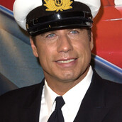 Ο Τζον Τραβόλτα πιλοτάρει στον αττικό ουρανό 