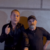 Γιώργος Μαζωνάκης: Μαγείρεψε για τους άστεγους του Πειραιά- «Εποχή για πράξεις, όχι λόγια»