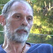 Τζόνι Θεοδωρίδης: «Έμεινα σχεδόν δύο μήνες άστεγος- Έτρωγα μπισκότα που άφηναν στις καφετέριες»