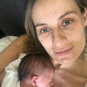 Ελεονώρα Μελέτη: Τα media προωθούν την τέλεια γυναίκα που γέννησε και είναι λες και το έβγαλε από το στόμα