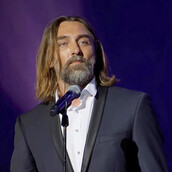 Ο Ιβάν Σβιτάιλο με κοστούμι