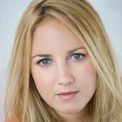 Τέως βασιλιάς Κωνσταντίνος: Ανέβαλε για τρίτη φορά τον γάμο της η κόρη του Θεοδώρα