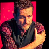 Γ. Καραμίχος: Αρνήθηκα πρωταγωνιστικό ρόλο στην Επίδαυρο ενώ δούλευα ως πορτιέρης στην Αμερική-Κουβαλούσα μια γυναίκα στην πλάτη μου 