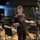 Ο Βίκτωρ Βερνίκος που στέλνουμε Eurovision 2023, στο στούντιο