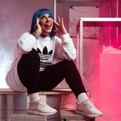 Super Κική: Ελεύθερη με περιοριστικούς όρους