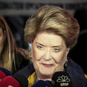 Βάσια Τριφύλλη: «Ο Πέτρος Φιλιππίδης θα επιστρέψει νικητής στο θέατρο»