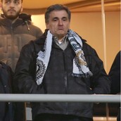 Ο Ευκλείδης Τσακαλώτος λέει σύνθημα του ΠΑΟΚ: «Μάικλ Τζάκσον ζεις, για πάντα ΠΑΟΚτσης»