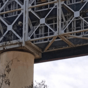 Θεσσαλονίκη: Οι ισχυροί άνεμοι έκαναν «ανεμόμυλο» τον φωτεινό πίνακα του Καυτανζογλείου