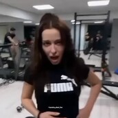 Η Ελένη Φουρέιρα γυμνάζεται και δείχνει το σώμα της δυο μήνες μετά τη γέννα