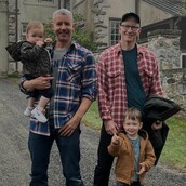 Ο Άντερσον Κούπερ με τον σύντροφο και τους γιους τους: «Η μεγαλύτερη ευλογία»«