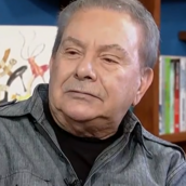 Μανώλης Μητσιάς: Βγάζει το πιστόλι, μου δίνει μια στον κρόταφο, με πήραν τα αίματα