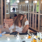 H Beyonce ποζάρει με το νέο της look και μιλάει για την πρώτη της δουλειά